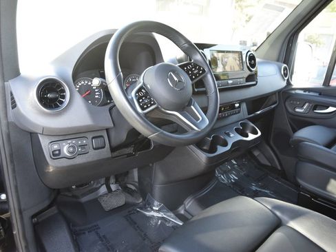 Used 2024 Mercedes-Benz Sprinter 2500 image 18