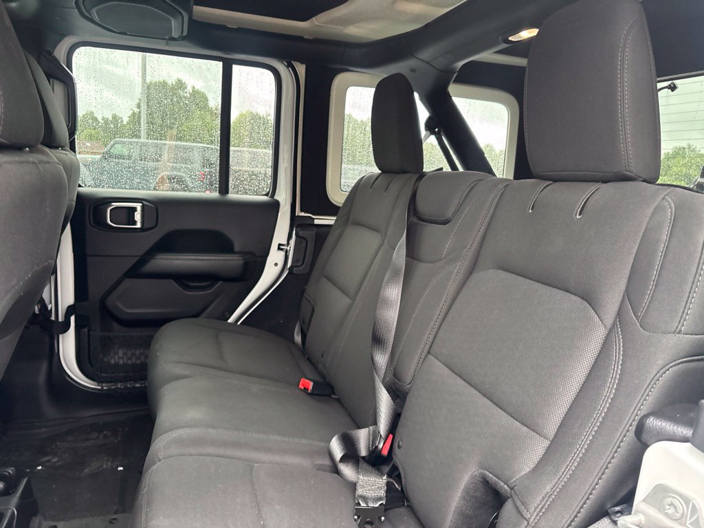 Used 2018 Jeep Wrangler Unlimited Sahara w/ Cold Weather Group AWD/4WD image 27