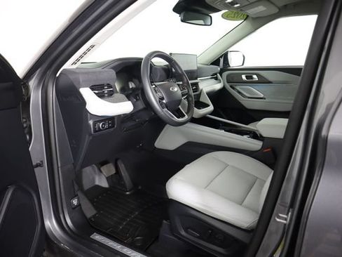 Certified 2025 Ford Explorer Platinum w/ Ultimate Package AWD/4WD image 31