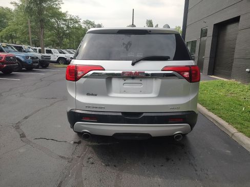 Used 2019 GMC Acadia SLE w/ GMC Pro Grade Package AWD/4WD image 5