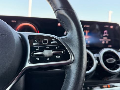Used 2022 Mercedes-Benz GLB 250 image 25