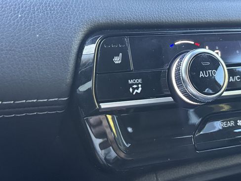 Used 2024 Honda Pilot Touring image 25
