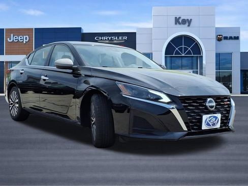 Used 2023 Nissan Altima 2.5 SV FWD image 6