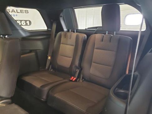 Used 2018 Ford Explorer XLT w/ XLT Technology Feature Bundle AWD/4WD image 7