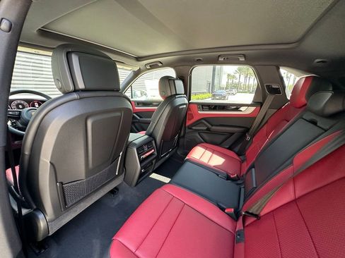 Used 2025 Porsche Cayenne S image 32