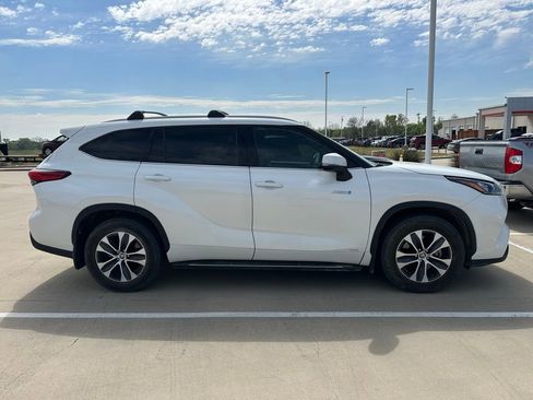 Used 2020 Toyota Highlander XLE image 8