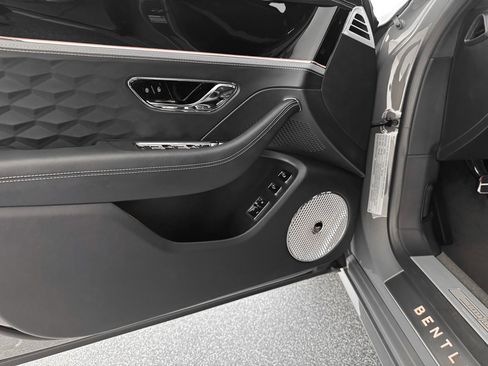 Used 2025 Bentley Flying Spur Plug-In Hybrid AWD/4WD image 15