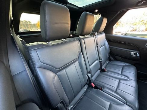 Used 2019 Land Rover Discovery SE image 37