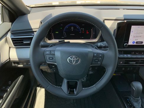 Used 2025 Toyota Camry SE FWD image 36