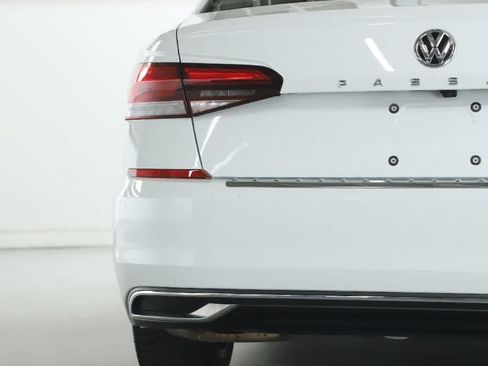 Used 2022 Volkswagen Passat 2.0T SE FWD image 43