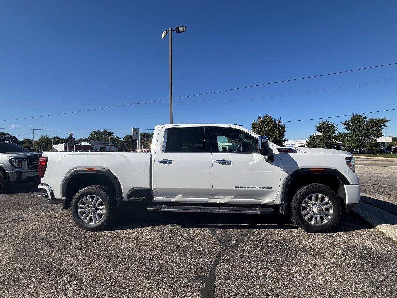 Used 2021 GMC Sierra 2500 Denali w/ Denali Ultimate Package AWD/4WD image 2