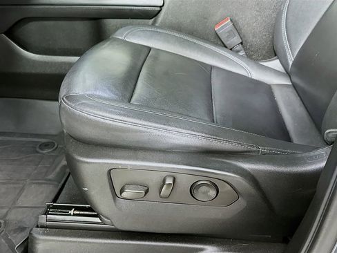 Used 2022 Chevrolet Suburban Z71 w/ Luxury Package image 9