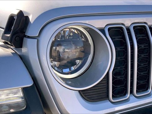 Used 2024 Jeep Wrangler Sahara image 29