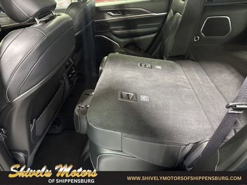 Used 2022 Jeep Grand Cherokee Limited image 33