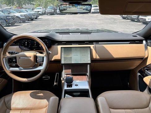 Used 2024 Land Rover Range Rover Long Wheelbase SE AWD/4WD image 13