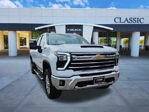 Used 2025 Chevrolet Silverado 2500 LTZ w/ LTZ Premium Package image 2