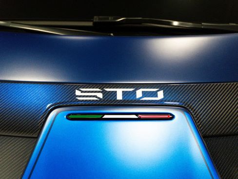 Used 2023 Lamborghini Huracan STO RWD image 3