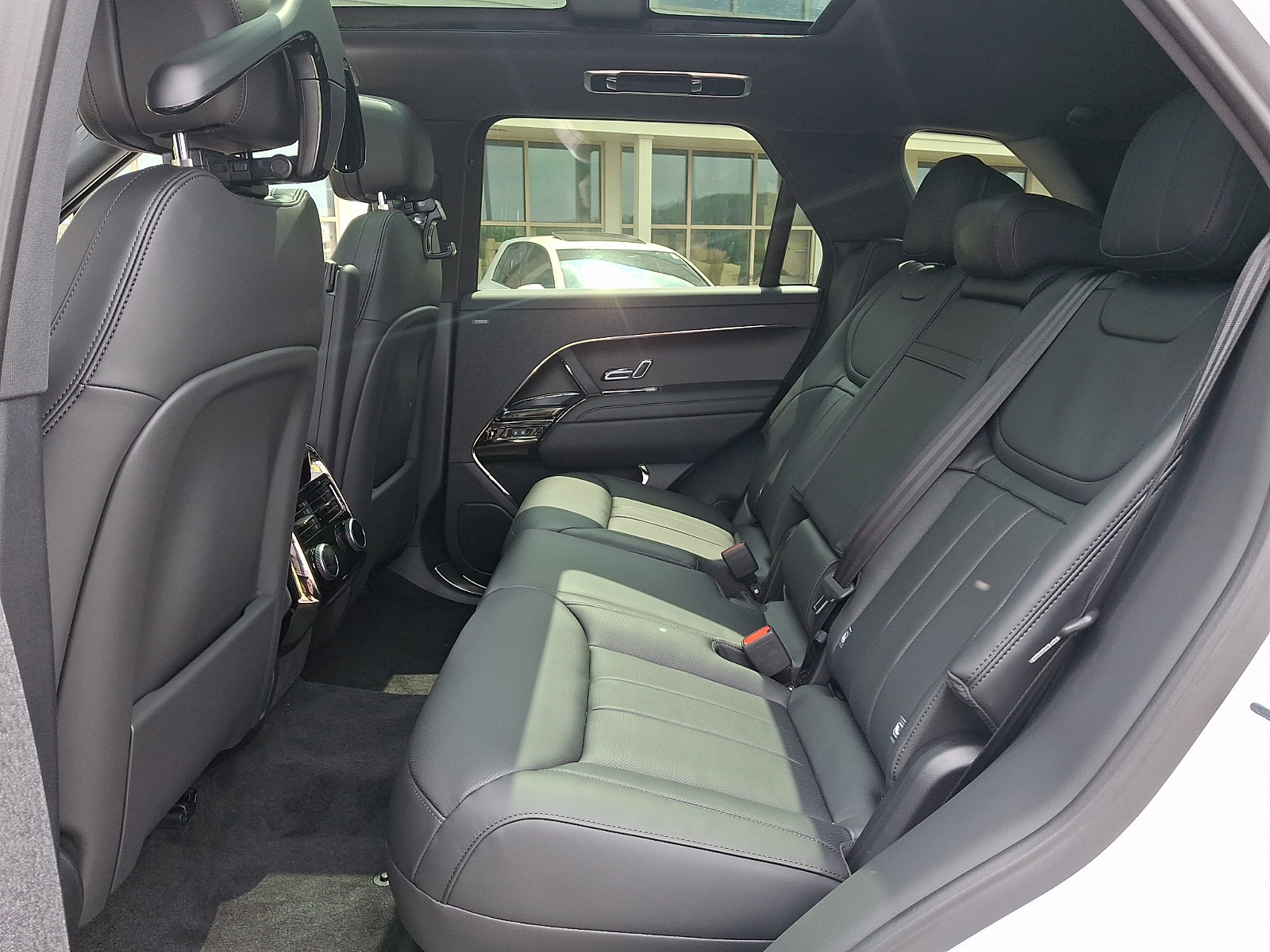 New 2026 Land Rover Range Rover Sport Dynamic SE AWD/4WD image 9