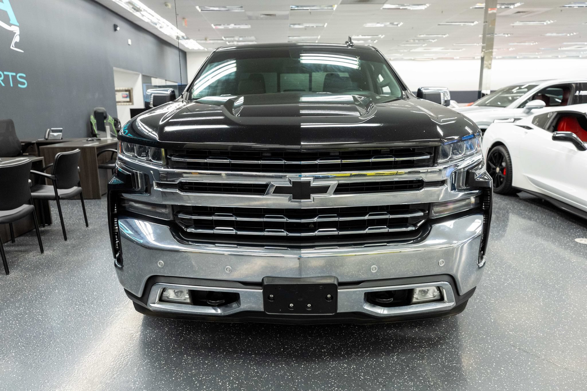 Used 2019 Chevrolet Silverado 1500 LTZ w/ LTZ Plus Package AWD/4WD image 3
