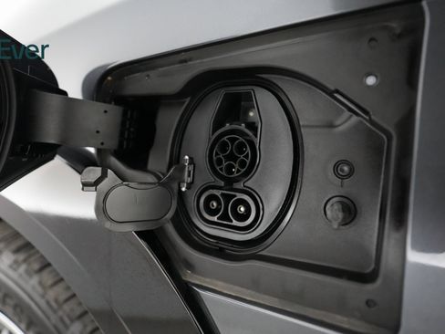 Used 2023 Lexus RZ 450e Premium image 23