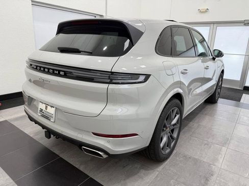 New 2025 Porsche Cayenne E-Hybrid image 7