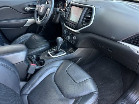 Used 2016 Jeep Cherokee Overland w/ Technology Group image 15