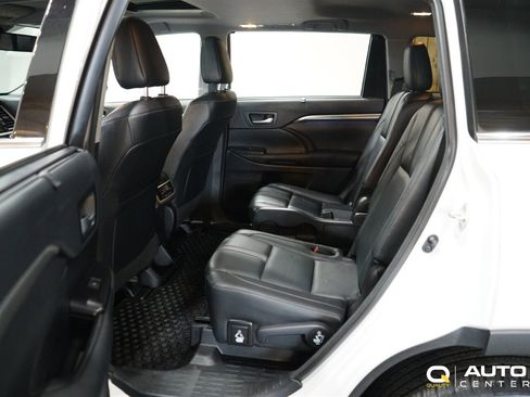 Used 2018 Toyota Highlander XLE image 35