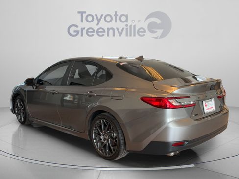 Used 2025 Toyota Camry SE w/ Convenience Package FWD image 4