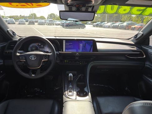 Used 2025 Toyota Crown Signia w/ Advanced Technology Package AWD/4WD image 31