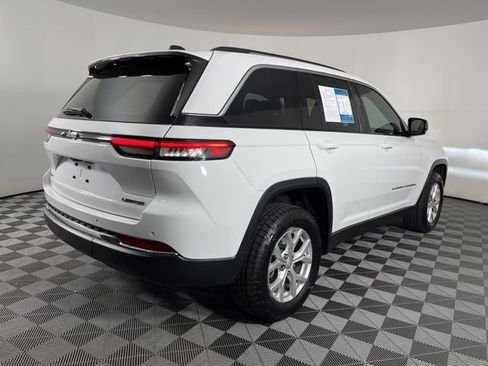Used 2023 Jeep Grand Cherokee Limited image 11
