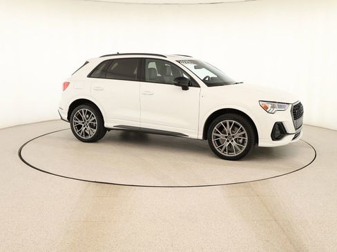 Certified 2025 Audi Q3 2.0T Premium Plus w/ Premium Plus Package AWD/4WD image 9