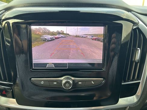 Used 2023 Chevrolet Traverse LT image 25