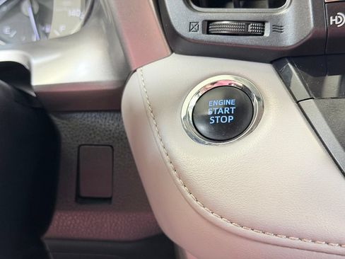 Used 2018 Toyota RAV4 XLE FWD image 42