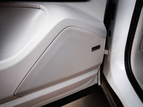 Certified 2023 Porsche Cayenne Platinum Edition AWD/4WD image 23