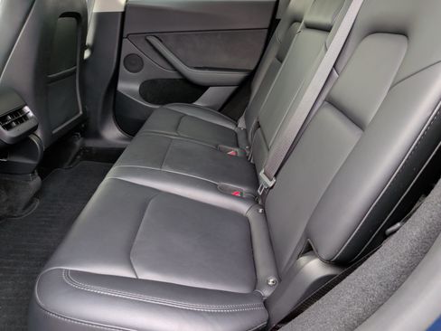 Used 2024 Tesla Model Y Long Range AWD/4WD image 32