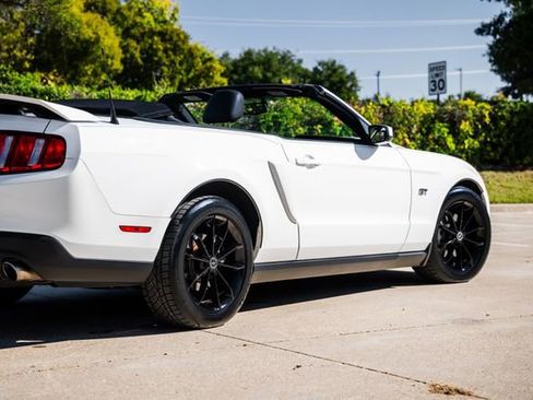 Used 2010 Ford Mustang GT Premium image 51