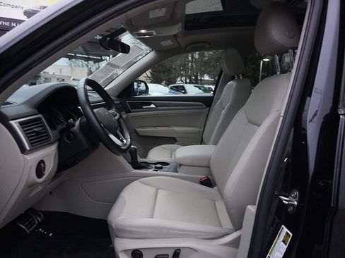 Used 2021 Volkswagen Atlas SE w/ Panoramic Sunroof Package image 32