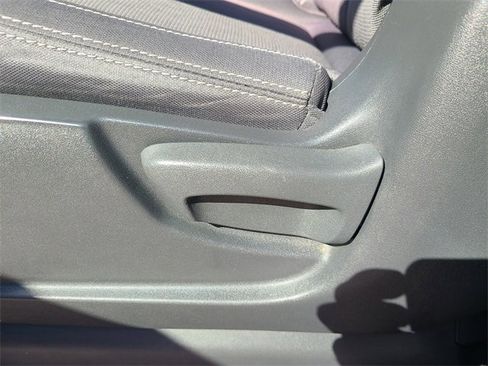 Used 2023 Nissan Titan SV image 23