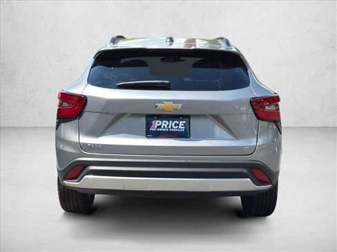 Used 2024 Chevrolet Trax LT FWD image 6