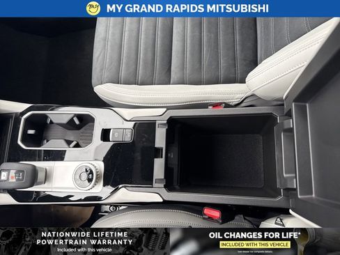 New 2026 Mitsubishi Outlander SE image 26