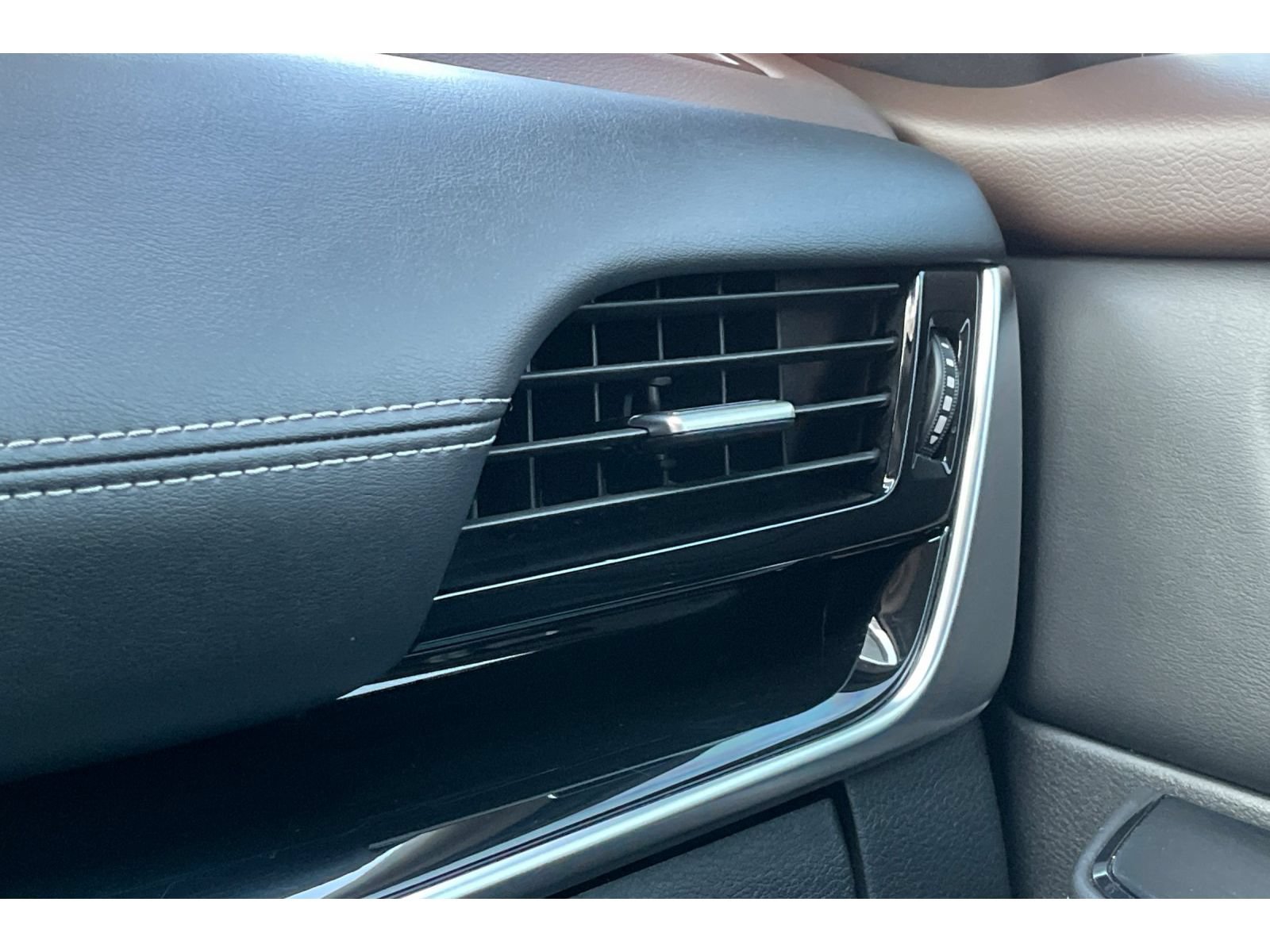 Used 2023 Nissan Rogue SL w/ SL Premium Package FWD image 30