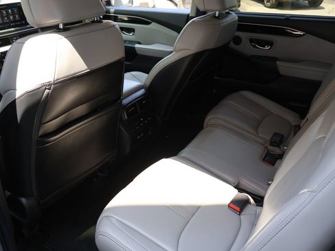 Used 2023 Honda Pilot Touring image 15