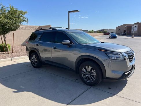 Used 2024 Nissan Pathfinder SV FWD image 5