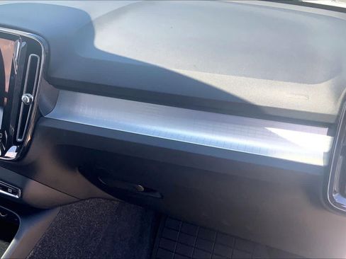 Used 2022 Volvo XC40 T5 Momentum AWD/4WD image 18