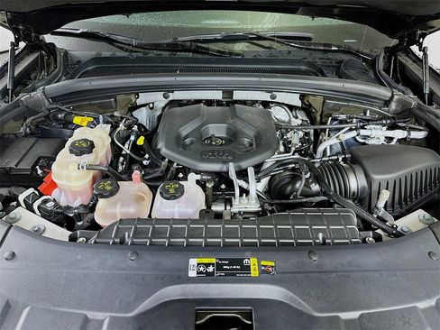 Used 2023 Jeep Grand Cherokee 30th Anniversary image 9