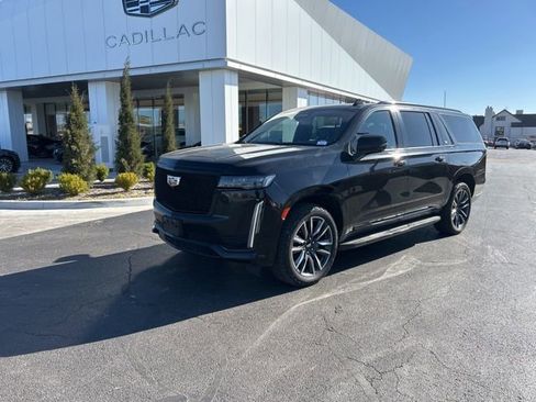Used 2023 Cadillac Escalade ESV Sport image 2