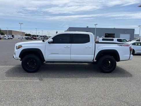 Used 2020 Toyota Tacoma TRD Off-Road w/ Technology Package AWD/4WD image 8
