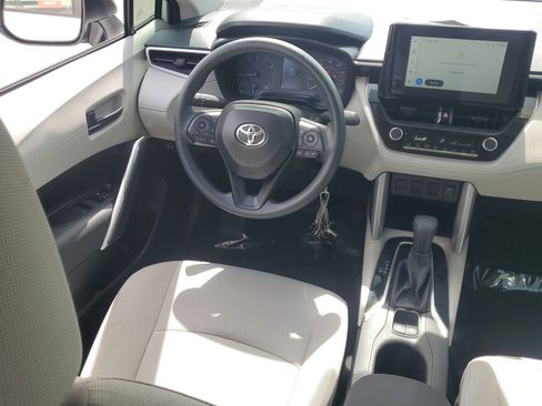 Used 2025 Toyota Corolla Cross L image 16