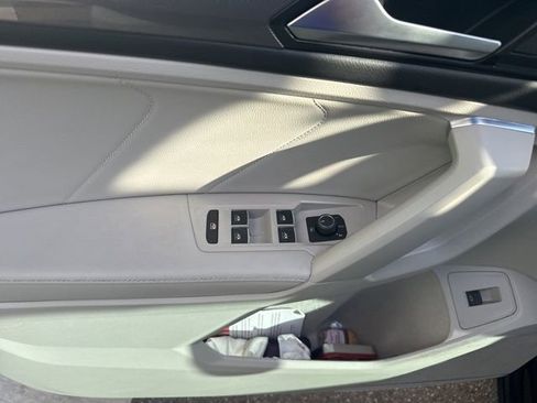 Used 2023 Volkswagen Tiguan SE image 18