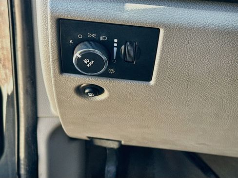 Used 2011 Jeep Grand Cherokee Laredo AWD/4WD image 16